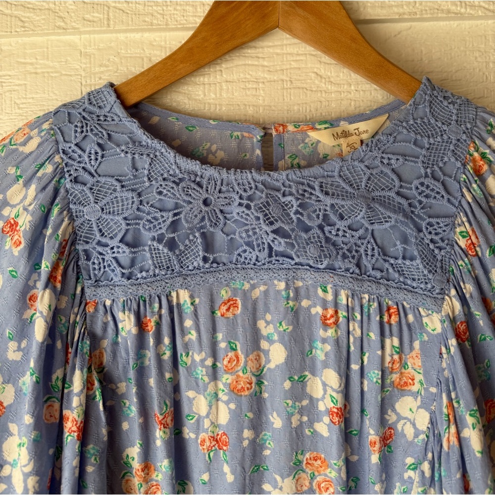 Matilda Jane Be Here Now Periwinkle Floral Lace Flutter Sleeve Top XS - Picture 3 of 9
